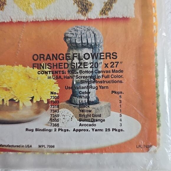 VTG Valiant #7426 Latch Hook Rug Pattern Orange Flowers 20"x27" Cottagecore - Picture 2 of 3